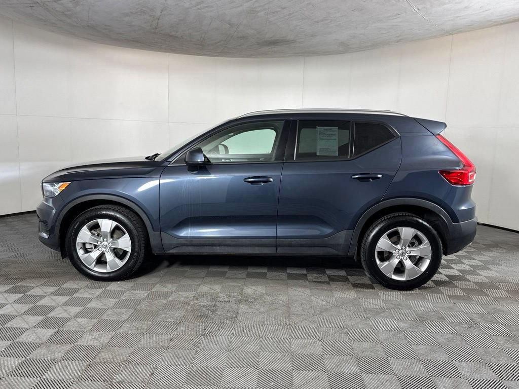 Used 2022 Volvo XC40 T5 Momentum AWD/4WD image 8