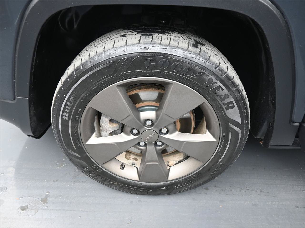 Used 2017 Jeep Cherokee 75th Anniversary AWD/4WD image 18