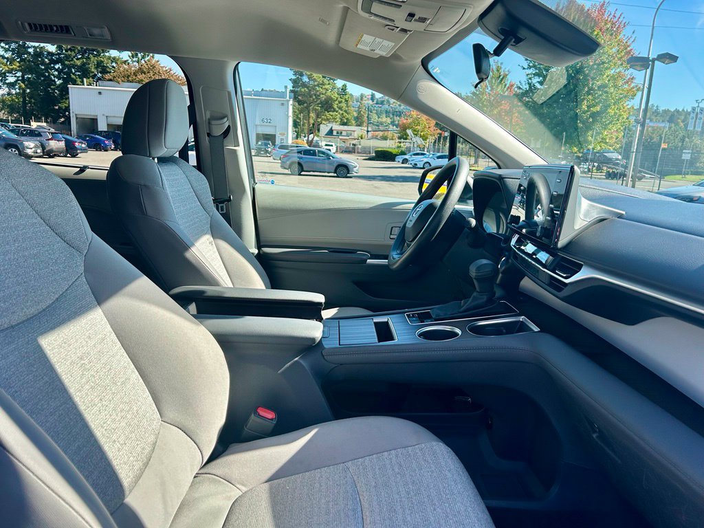 Certified 2024 Toyota Sienna LE AWD/4WD image 18