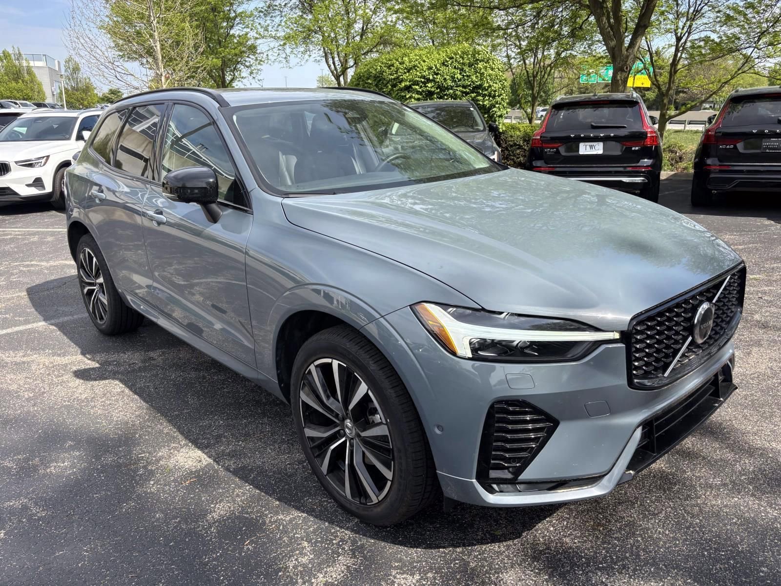 Used 2023 Volvo XC60 B5 Plus w/ Climate Package image 3