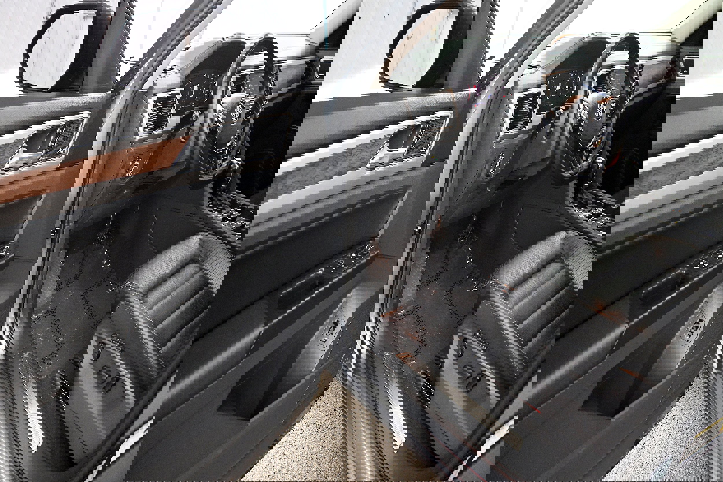 Used 2019 Volkswagen Atlas SEL Premium image 4