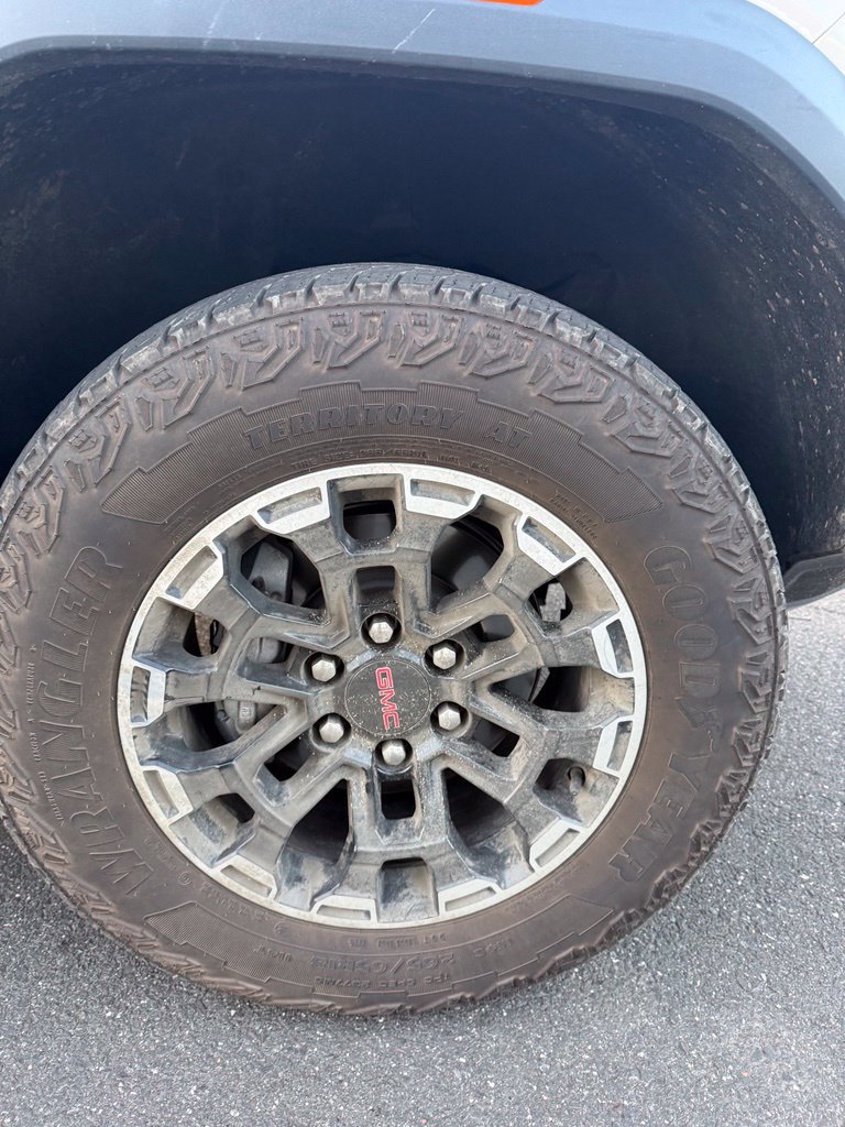 Used 2026 GMC Canyon AT4 AWD/4WD image 16
