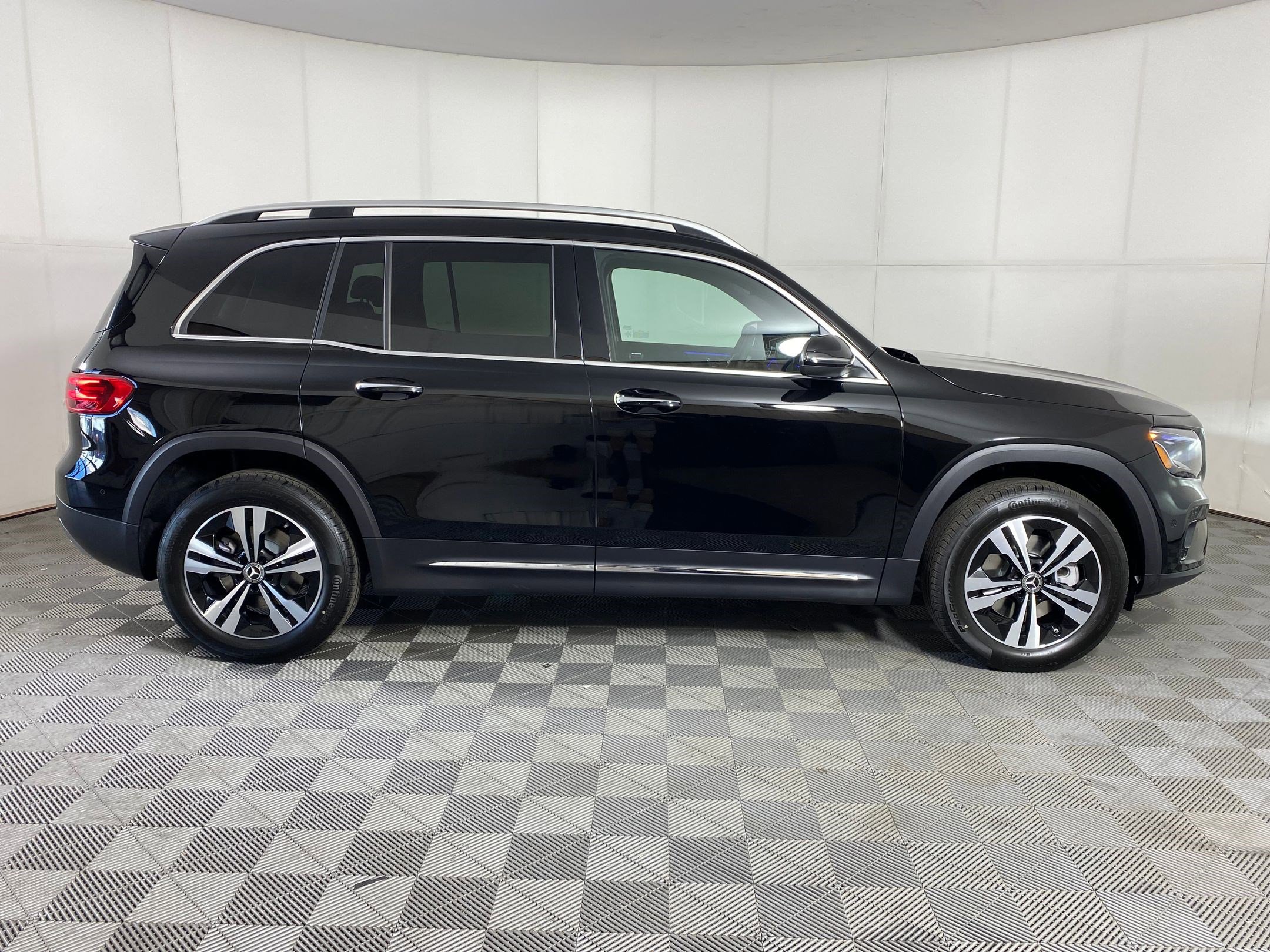 New 2025 Mercedes-Benz GLB 250 4MATIC image 7