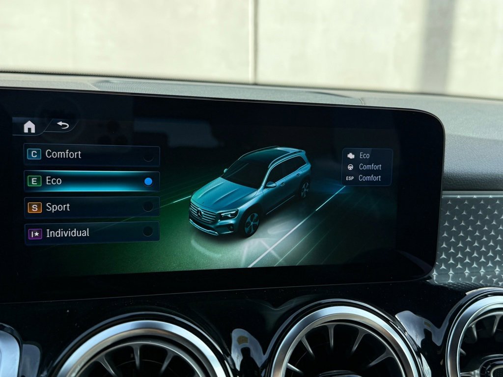 Used 2025 Mercedes-Benz GLB 250 image 10