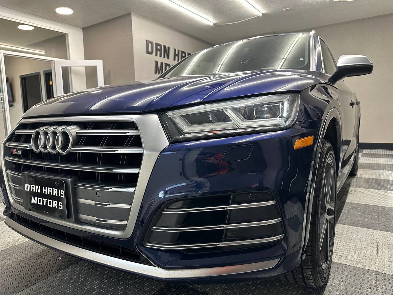 Used 2018 Audi SQ5 Premium Plus w/ Navigation Package image 12