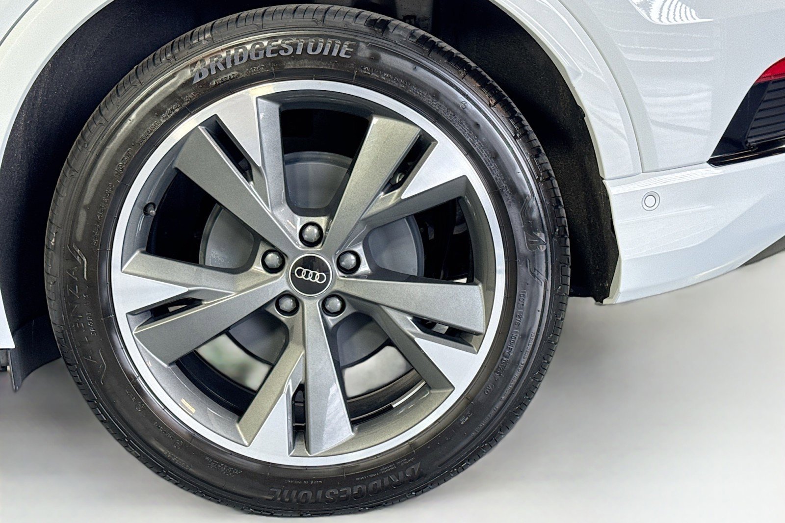 Used 2024 Audi Q4 e-tron Premium Plus image 29