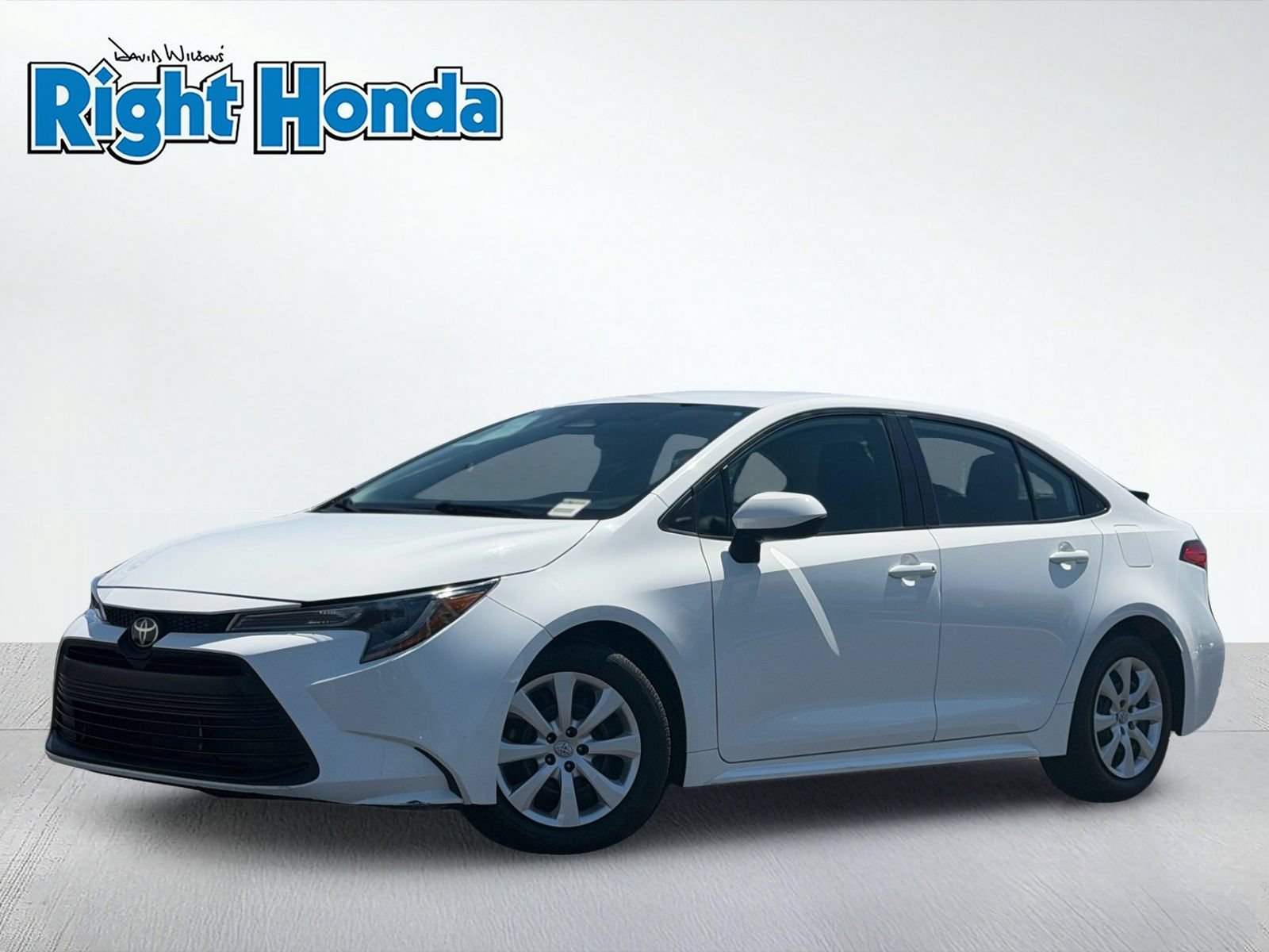 Used 2024 Toyota Corolla LE FWD image 2