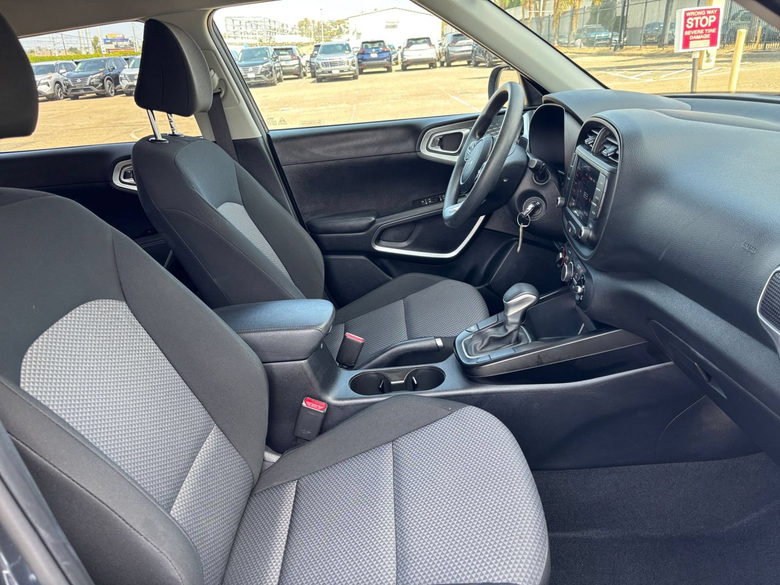 Used 2025 Kia Soul LX w/ LX Technology Package FWD image 34