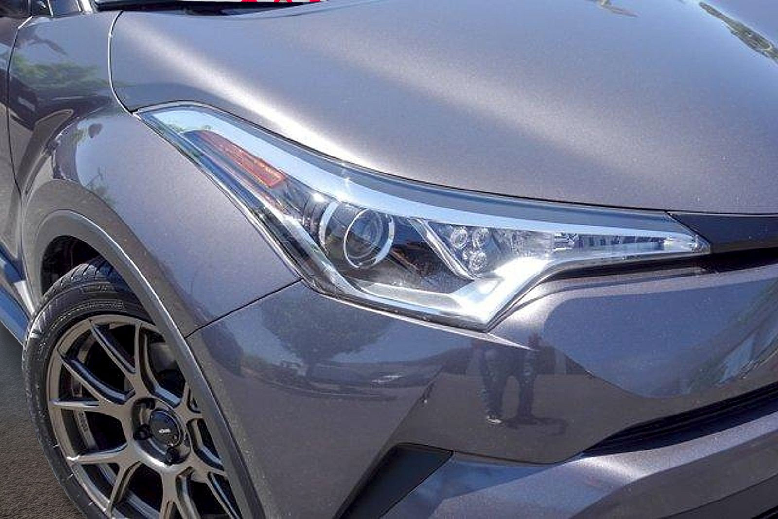 Used 2019 Toyota C-HR XLE FWD video 2