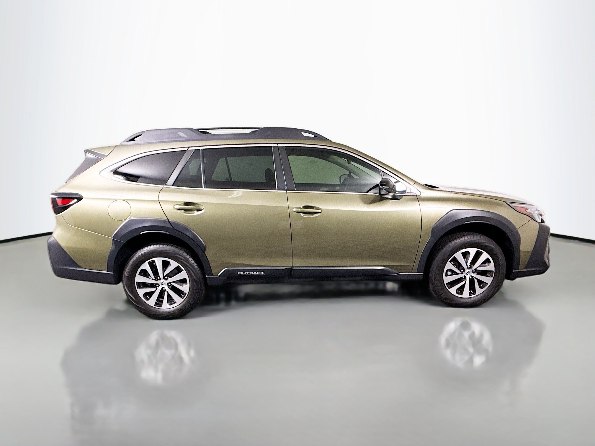 Used 2025 Subaru Outback Premium AWD/4WD image 11