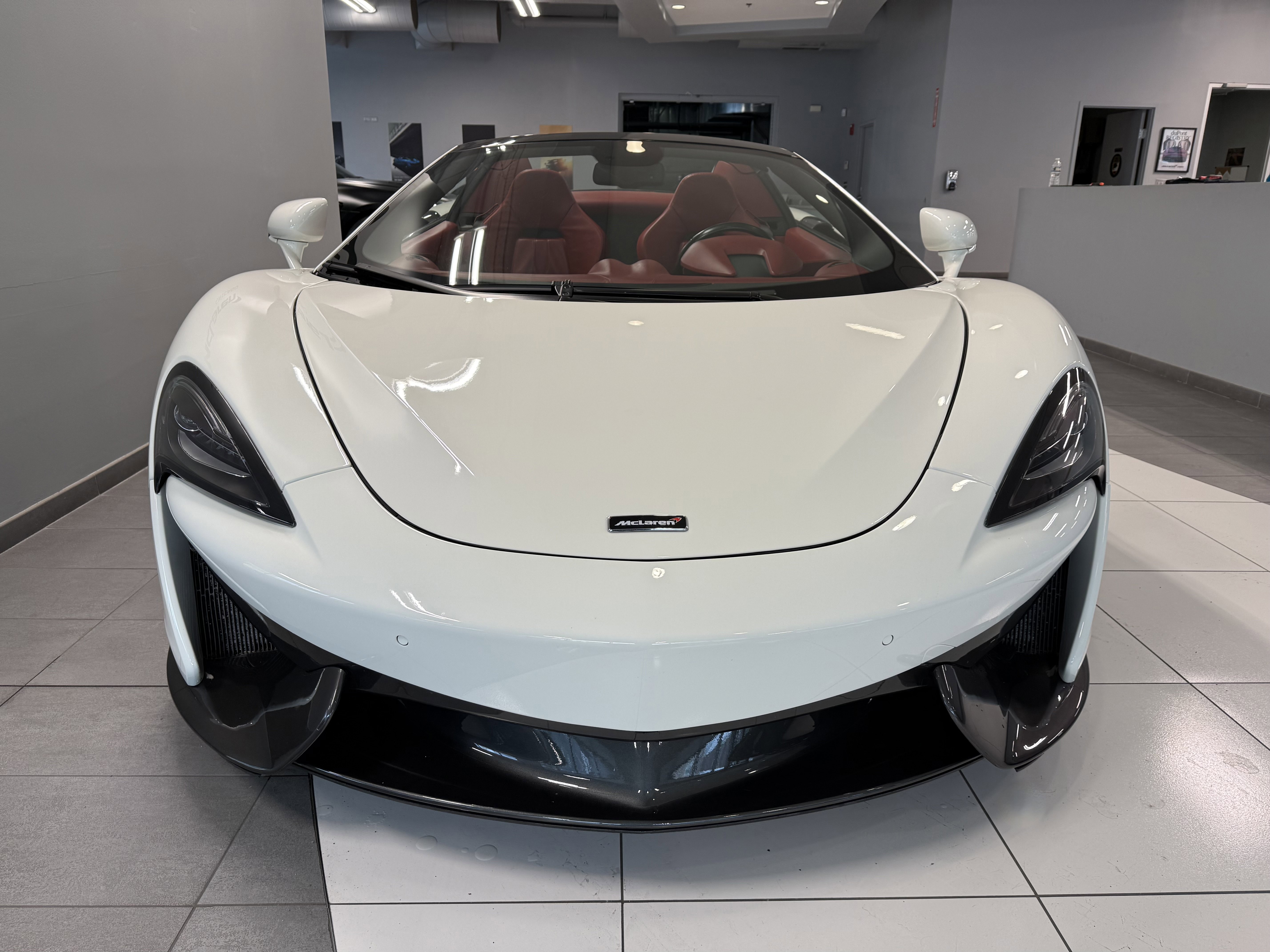 Used 2018 McLaren 570S Spider image 8