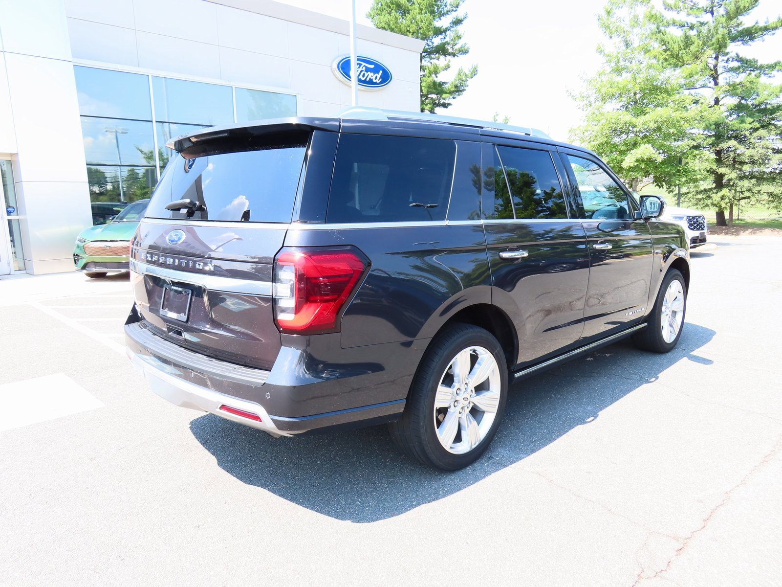 Used 2023 Ford Expedition Platinum image 5