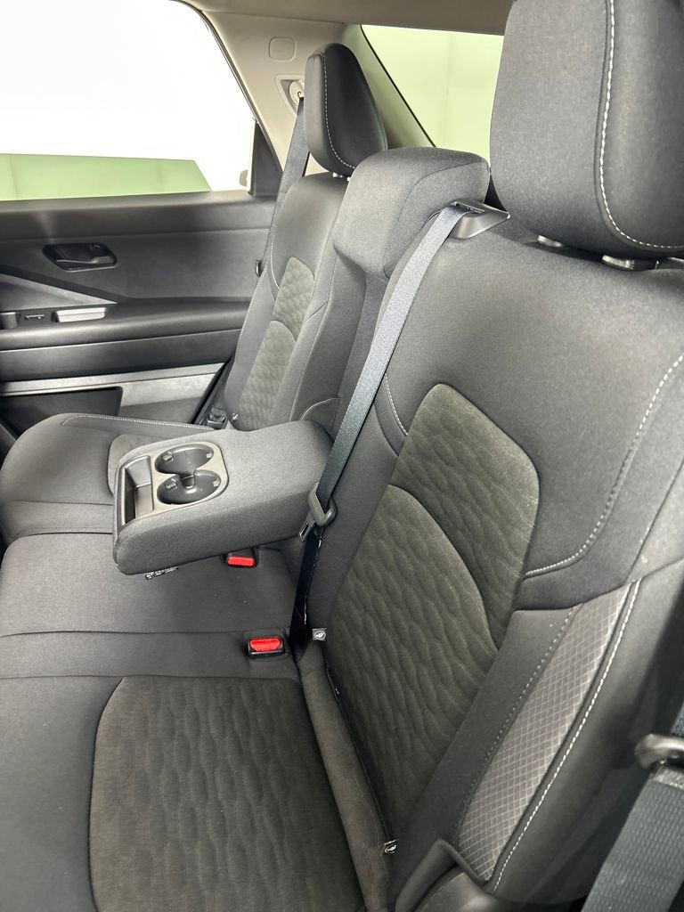 Used 2024 Nissan Pathfinder SV image 17
