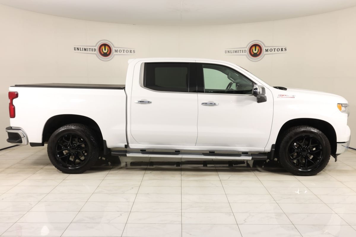 Used 2022 Chevrolet Silverado 1500 LTZ w/ LTZ Convenience Package II AWD/4WD image 2