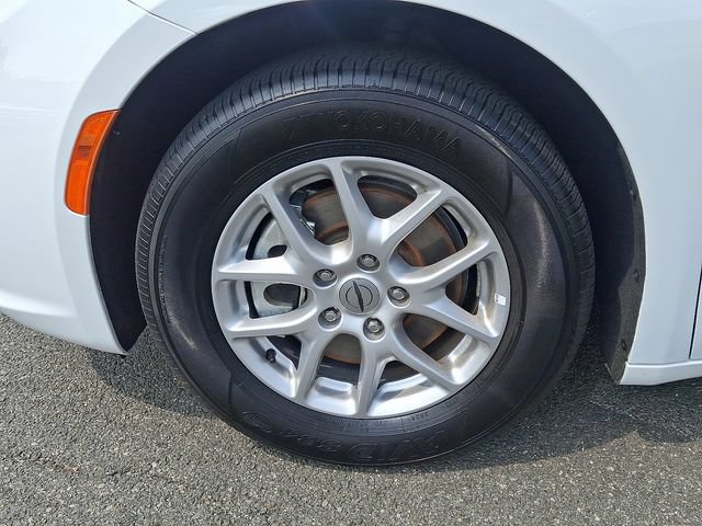 Used 2025 Chrysler Pacifica Select FWD image 8