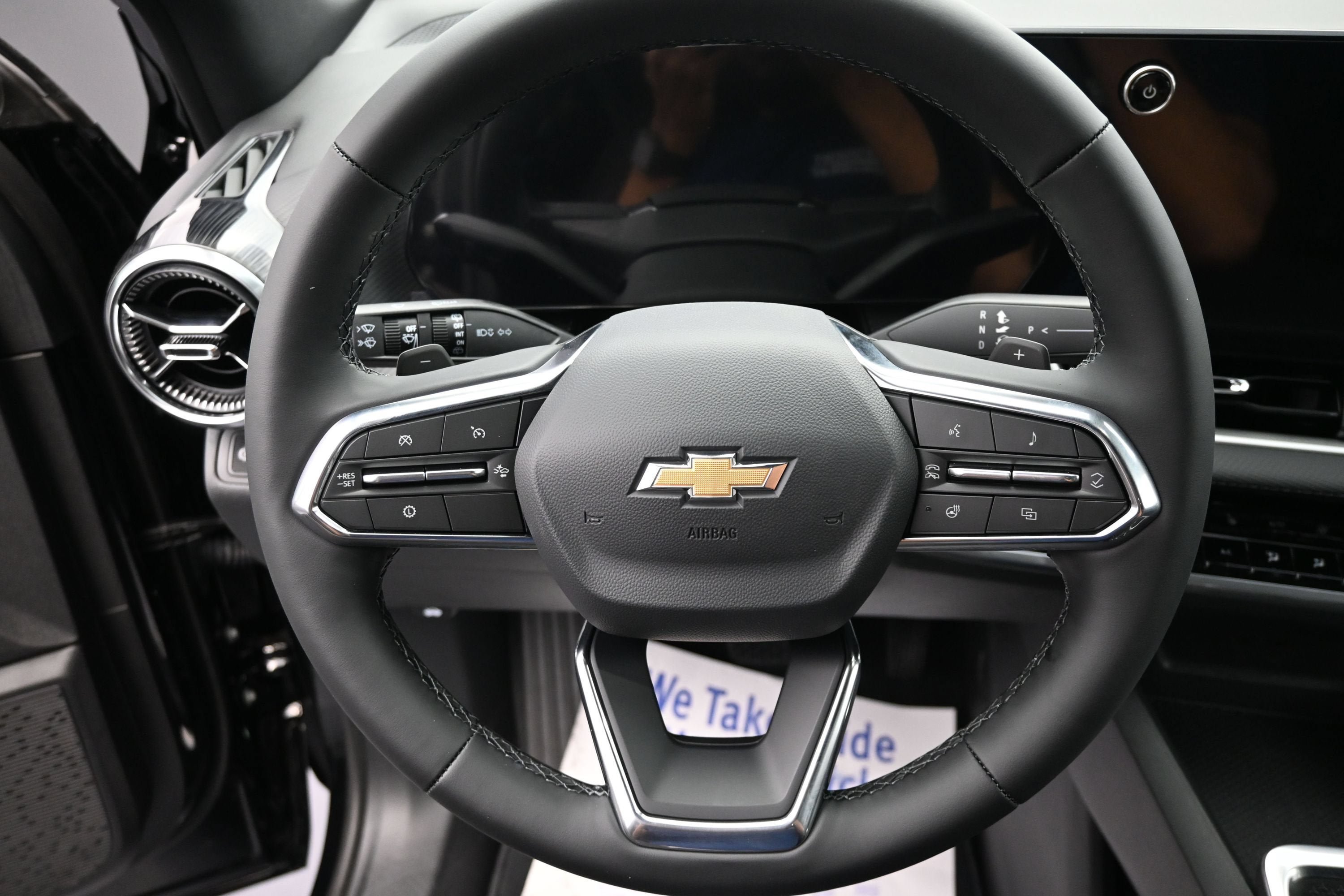 New 2027 Chevrolet Equinox LT w/ Convenience Package II FWD image 12