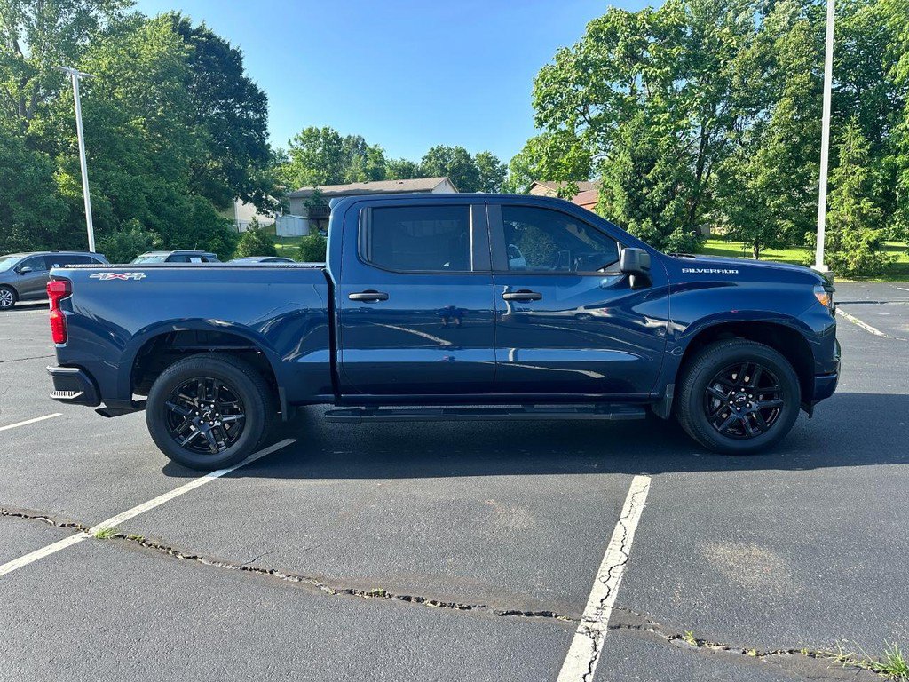 Used 2022 Chevrolet Silverado 1500 Custom AWD/4WD image 2