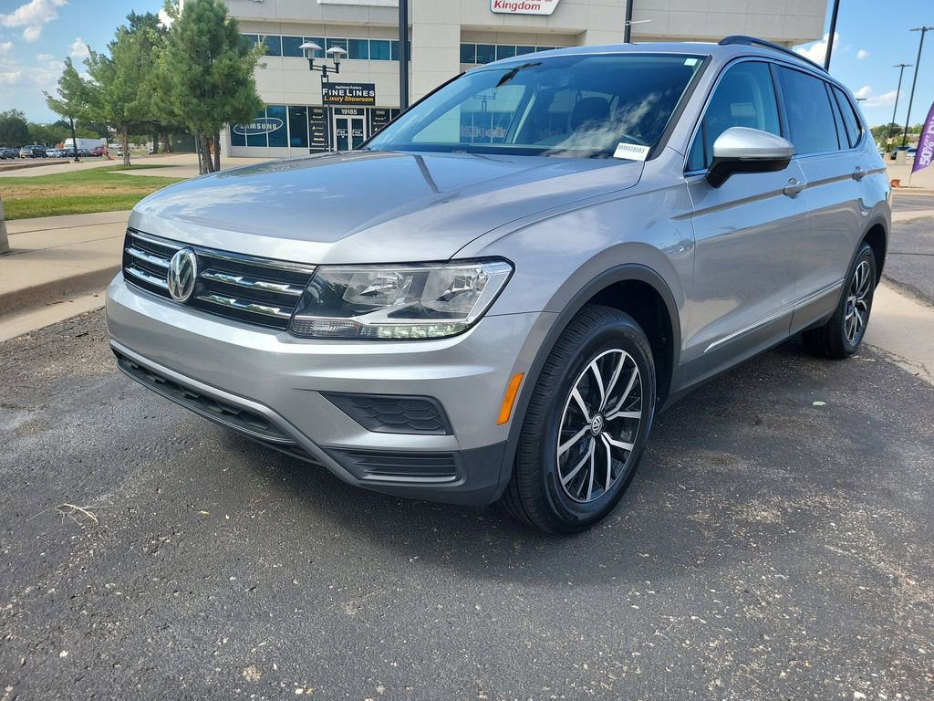 Used 2021 Volkswagen Tiguan SE w/ Panoramic Sunroof Package image 9