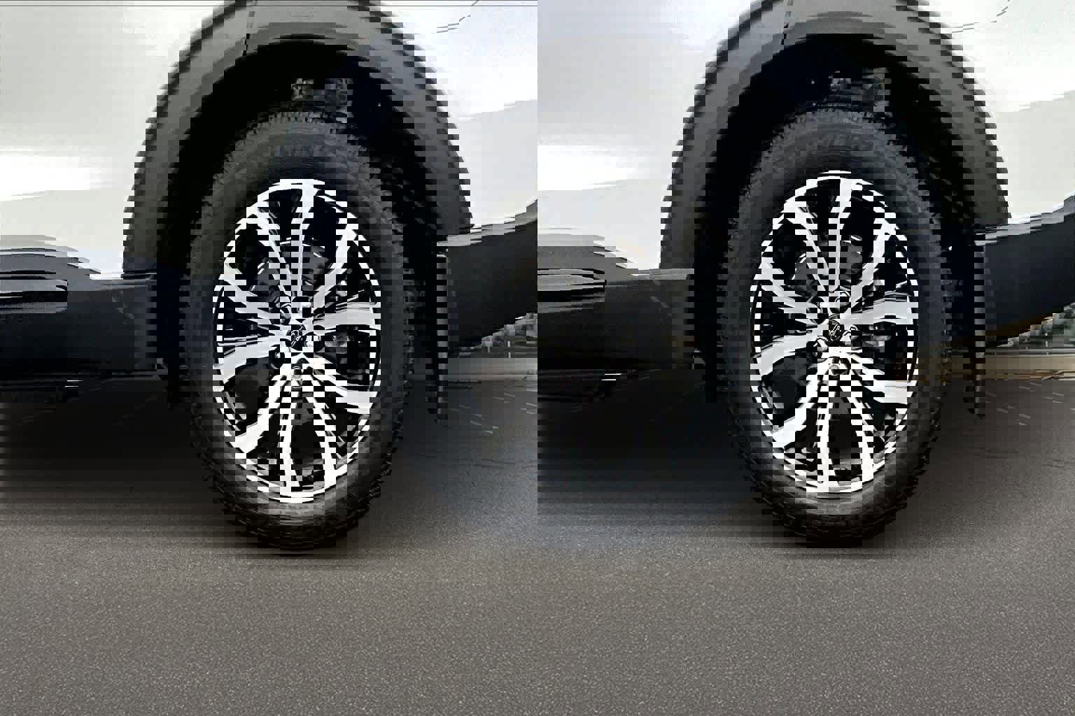 Used 2025 Ford Explorer ST-Line image 39