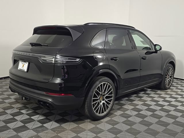 Certified 2023 Porsche Cayenne Platinum Edition image 8