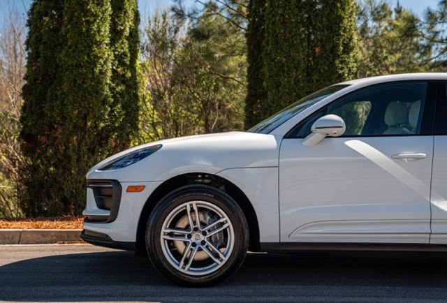 Used 2024 Porsche Macan T w/ Premium Plus Package image 8