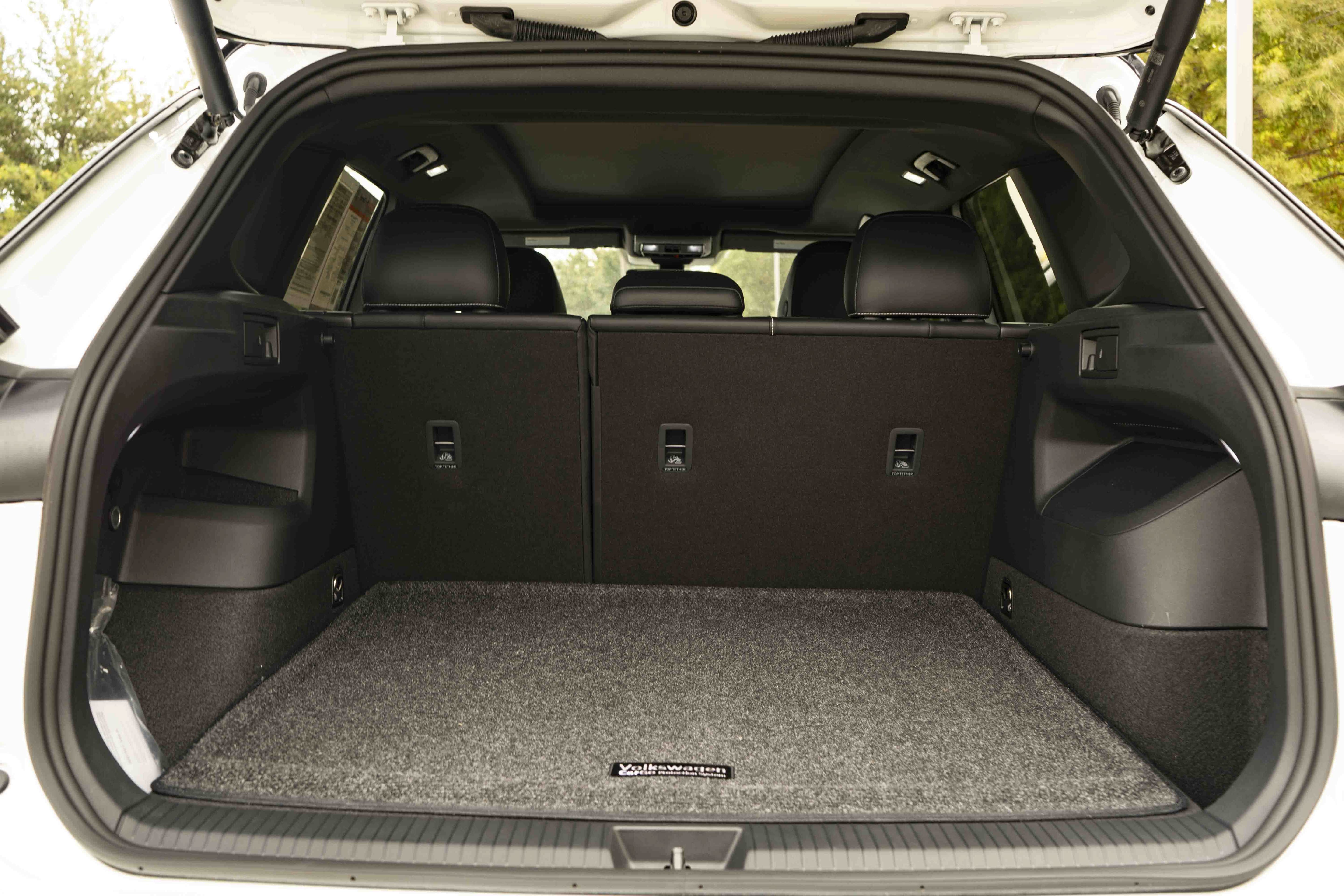 Certified 2026 Volkswagen Tiguan SE R-Line FWD image 37