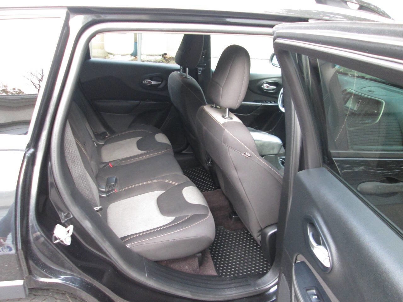 Used 2016 Jeep Cherokee Sport w/ Cold Weather Group image 16
