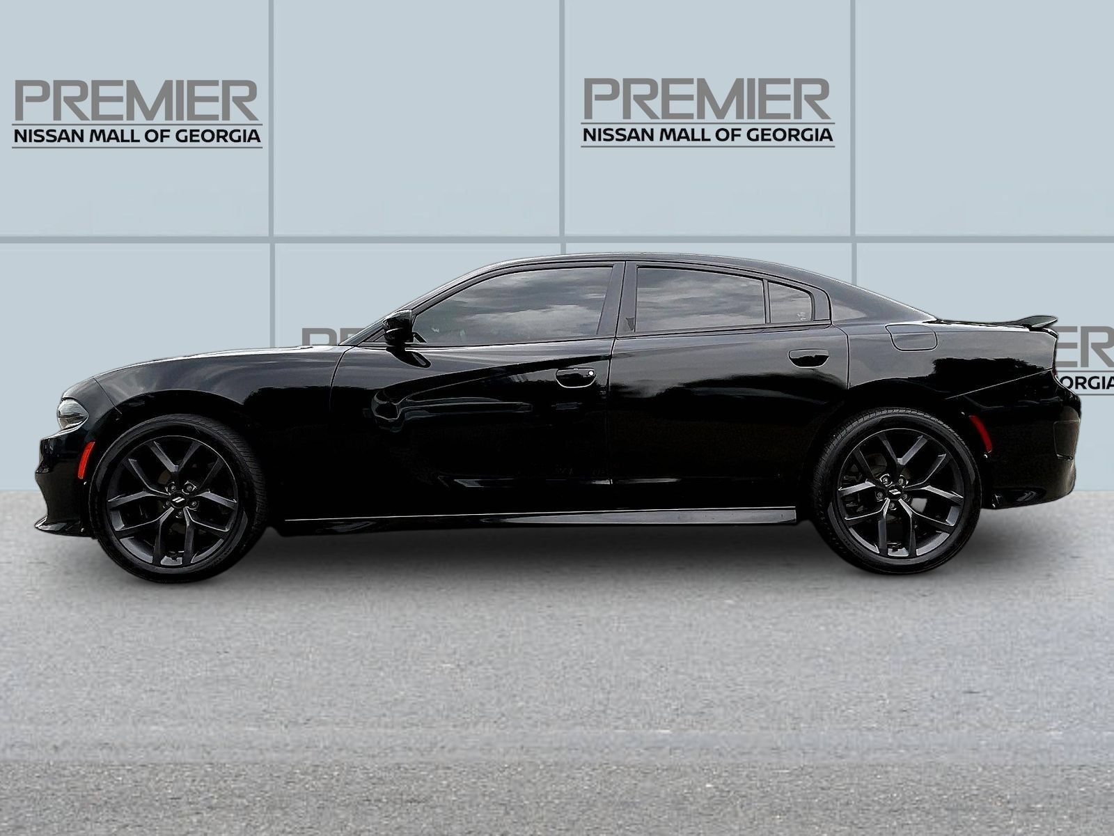 Used 2019 Dodge Charger GT w/ Blacktop Package RWD image 4