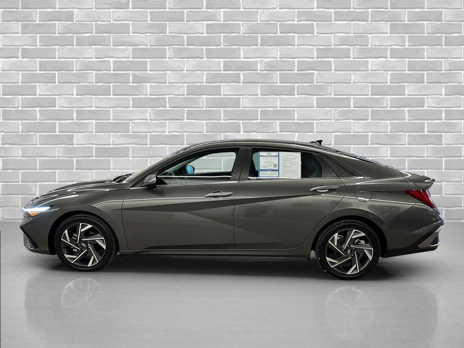 Used 2025 Hyundai Elantra Limited image 2