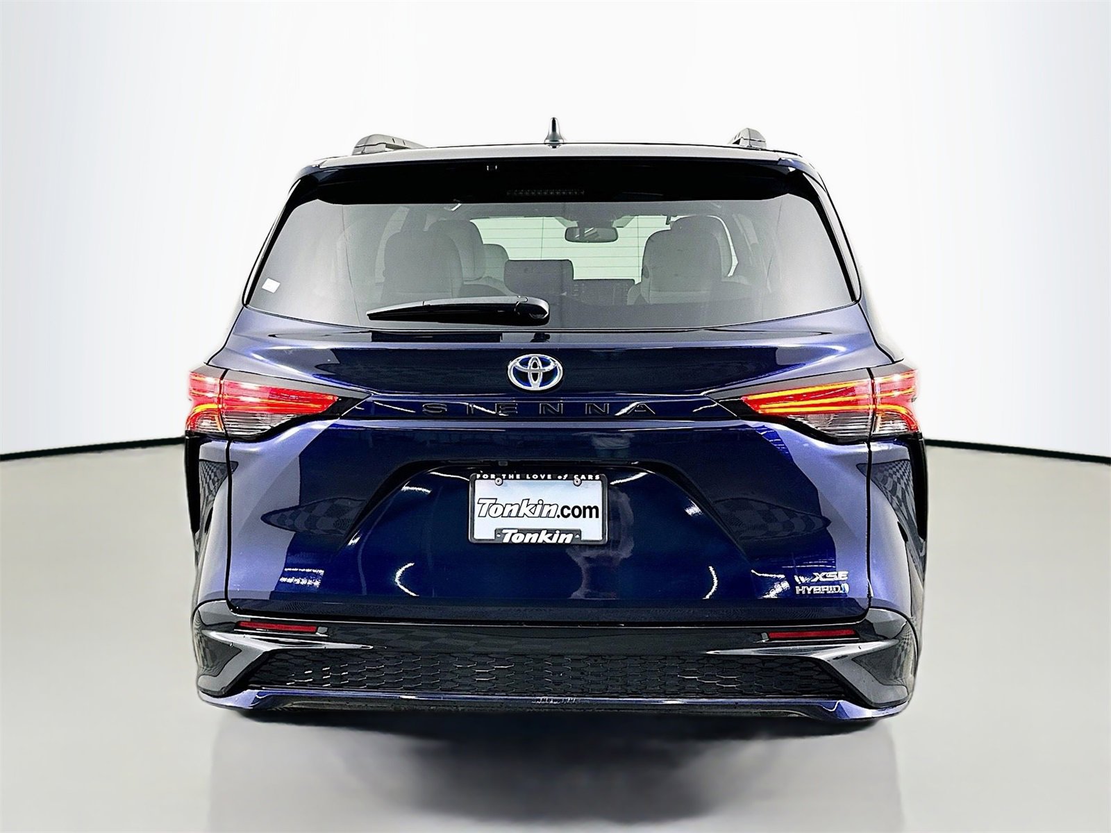 Used 2022 Toyota Sienna XSE image 6