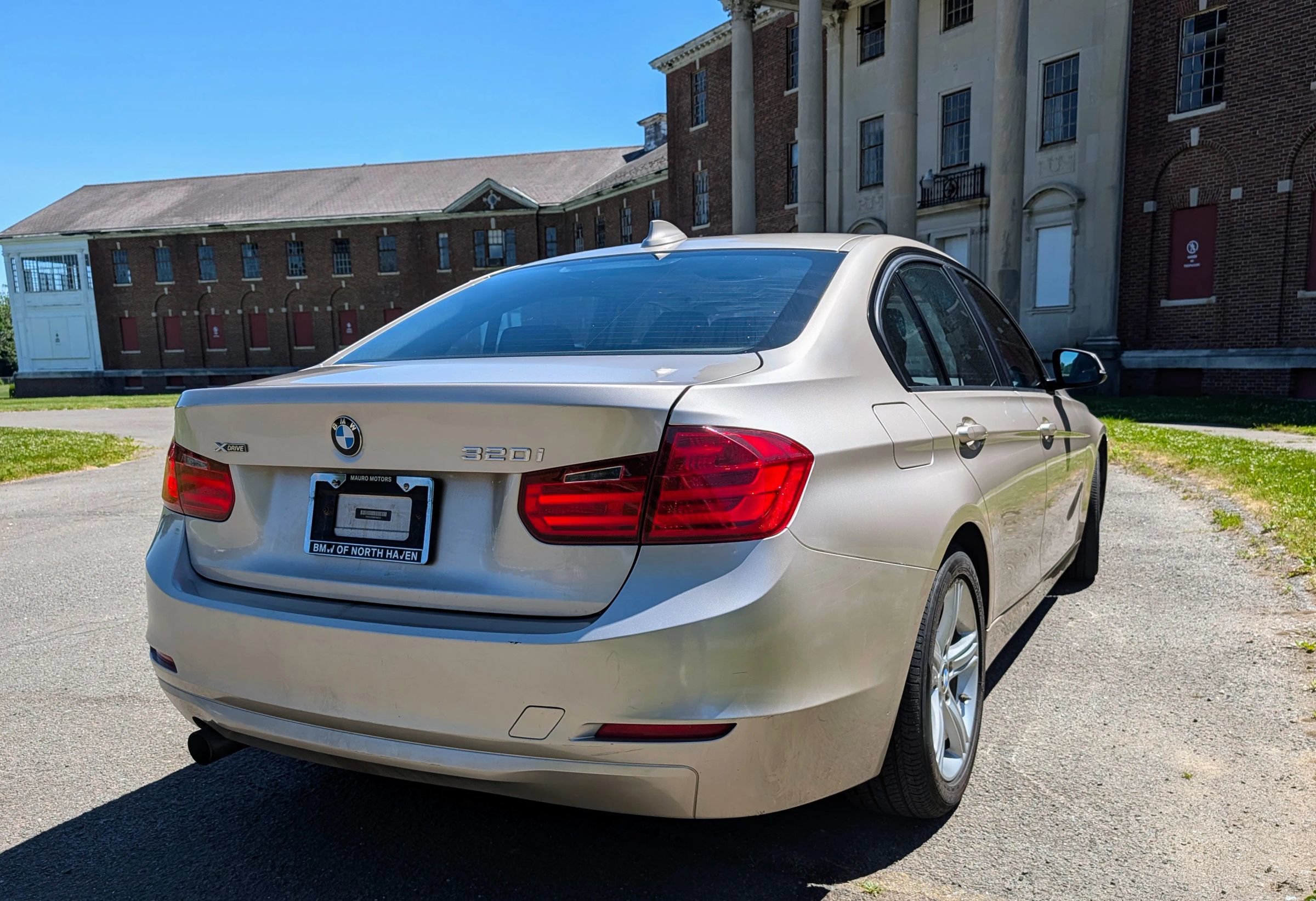 Used 2013 BMW 320i xDrive Sedan AWD/4WD image 4