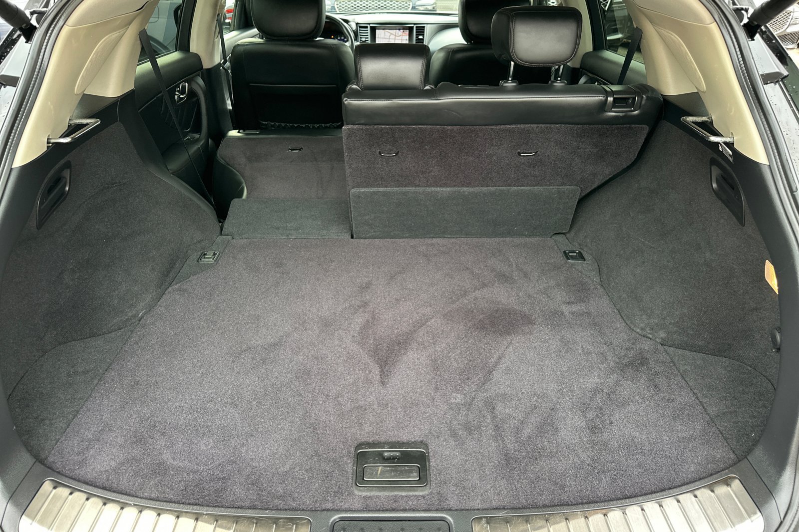 Used 2011 INFINITI FX35 2WD w/ Premium Pkg image 17