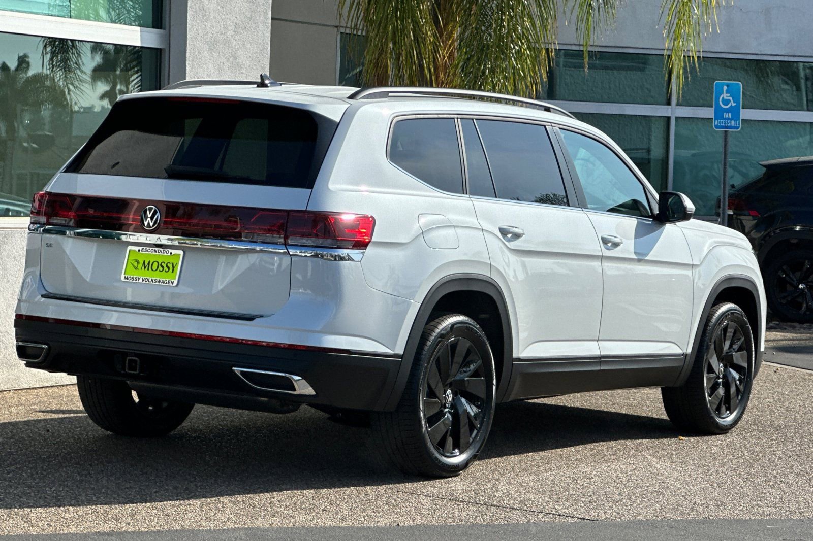 New 2026 Volkswagen Atlas SE image 4