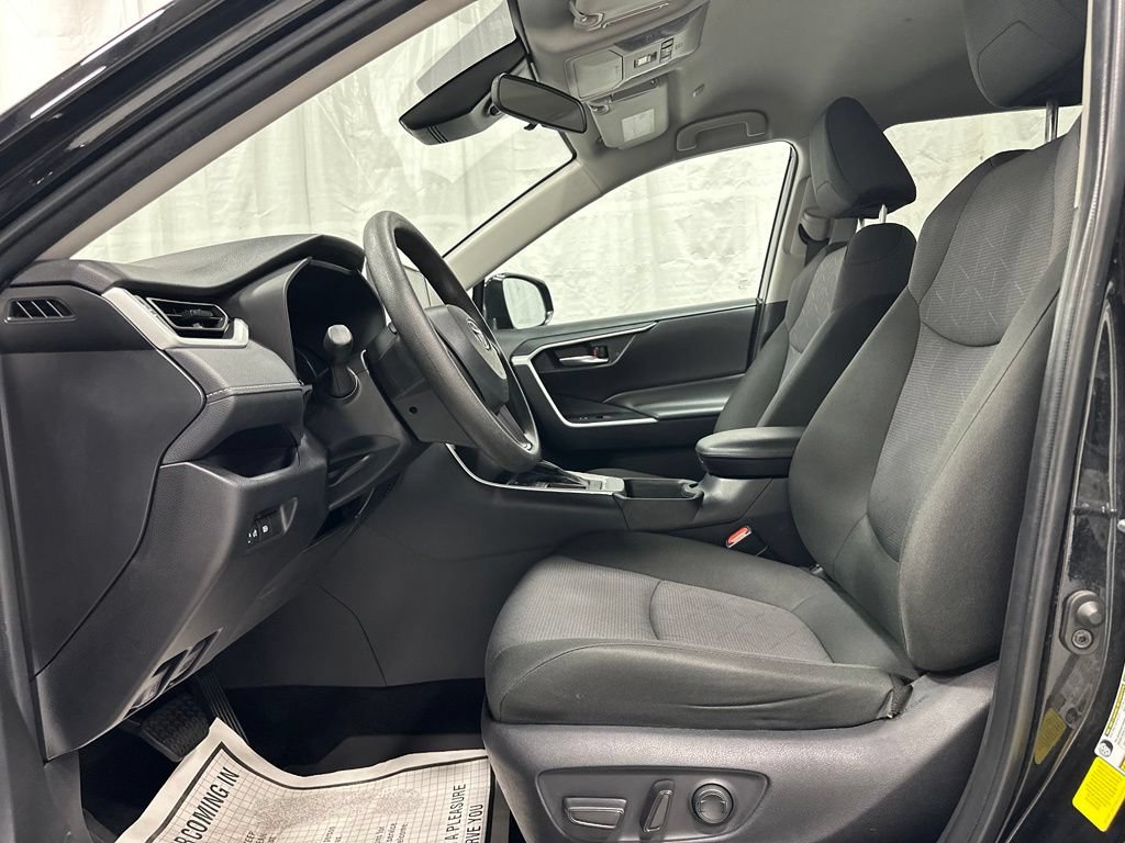 Used 2025 Toyota RAV4 XLE FWD image 14