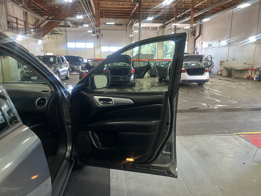 Used 2019 Nissan Pathfinder SL FWD image 22