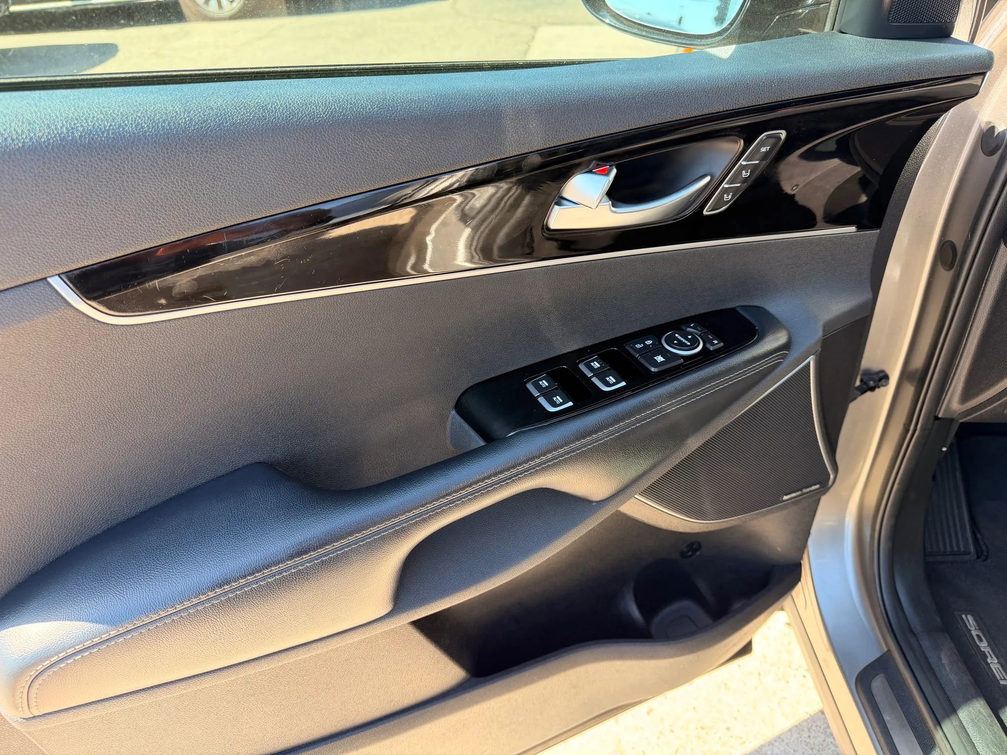 Used 2019 Kia Sorento SX image 10