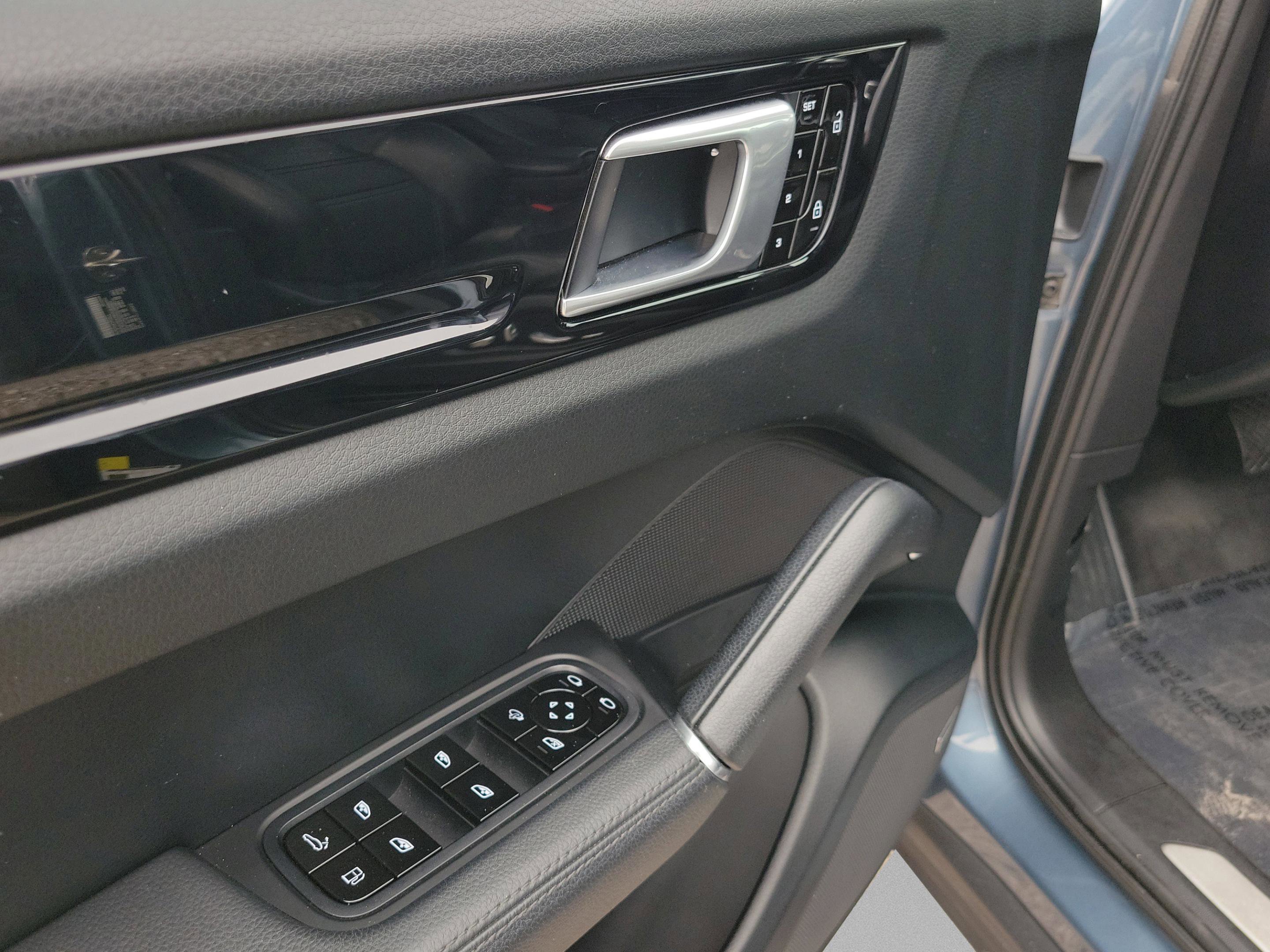 Used 2020 Porsche Cayenne E-Hybrid image 21