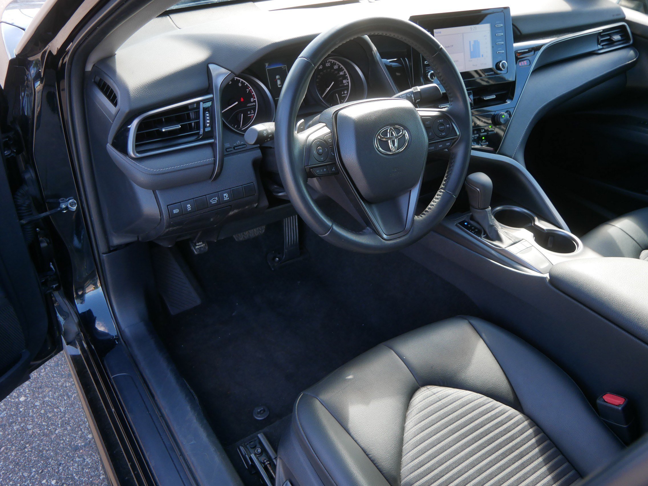 Used 2023 Toyota Camry SE FWD image 19