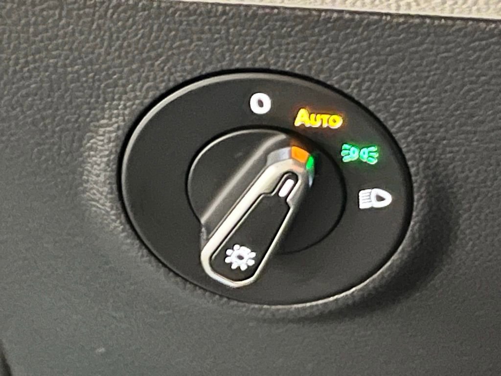 New 2026 Volkswagen Taos SEL AWD/4WD image 18
