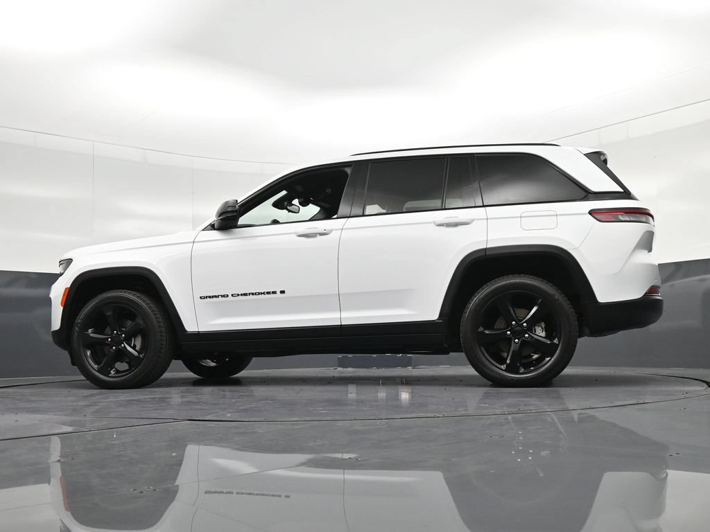 Used 2024 Jeep Grand Cherokee Altitude AWD/4WD image 34