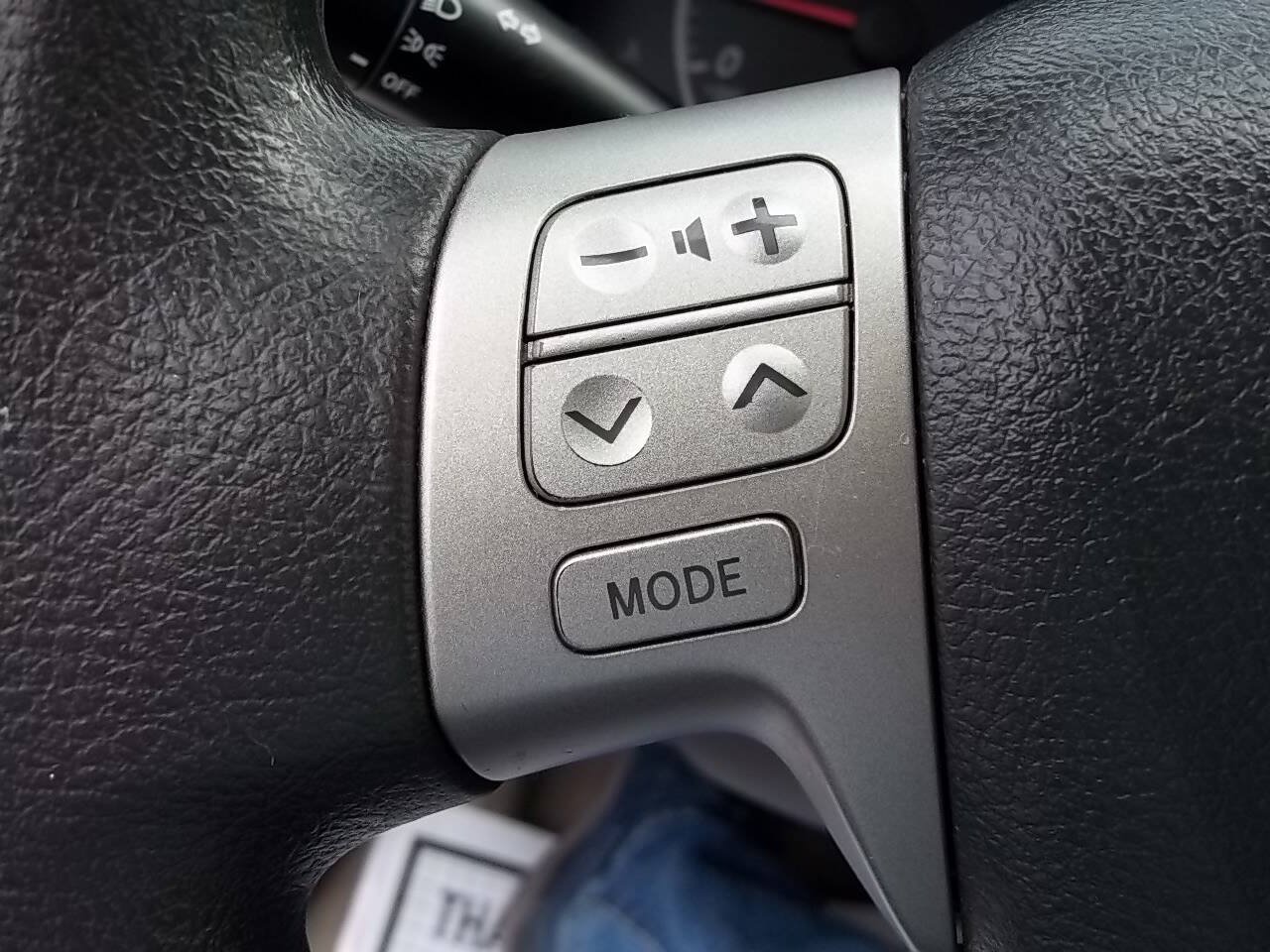 Used 2013 Toyota Corolla LE FWD image 18