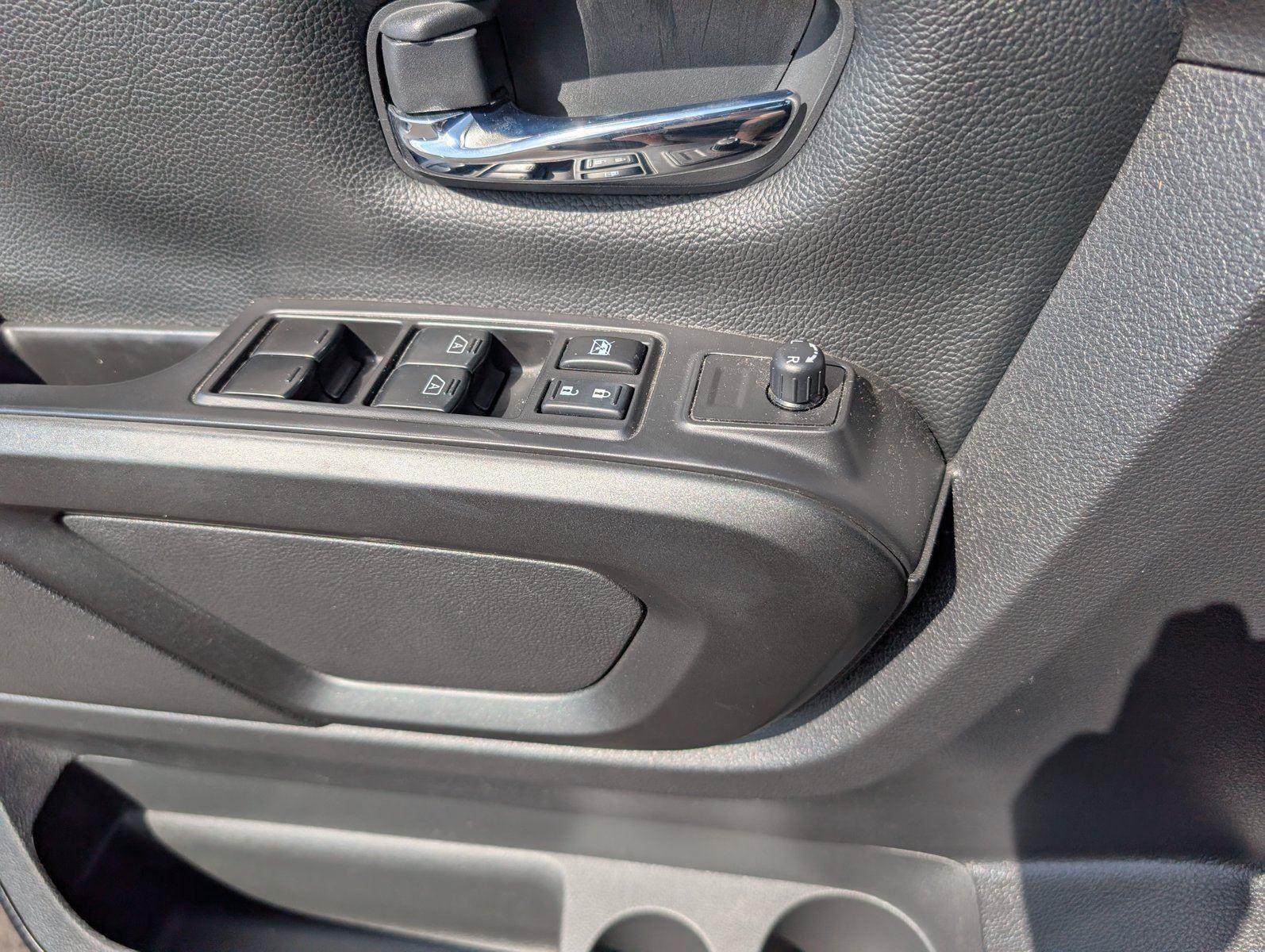 Used 2021 Nissan Titan PRO-4X w/ Pro-4x Utility Package AWD/4WD image 16