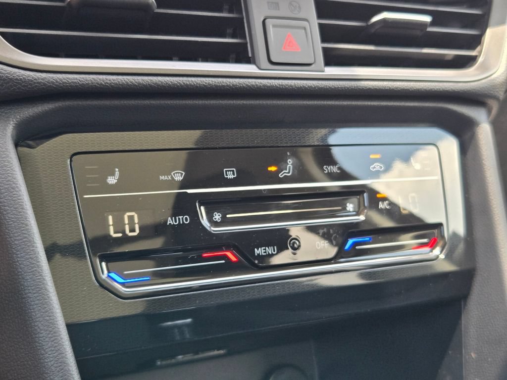 New 2026 Volkswagen Taos SE FWD image 8