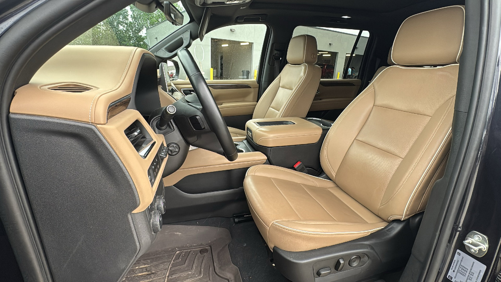 Used 2023 Chevrolet Suburban Premier w/ Premium Package 2 AWD/4WD image 14