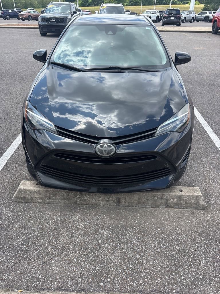 Used 2018 Toyota Corolla LE FWD image 2