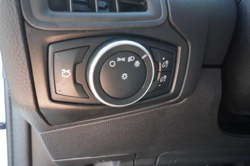 Used 2015 Ford Focus SE w/ Reverse Sensing Package FWD image 20