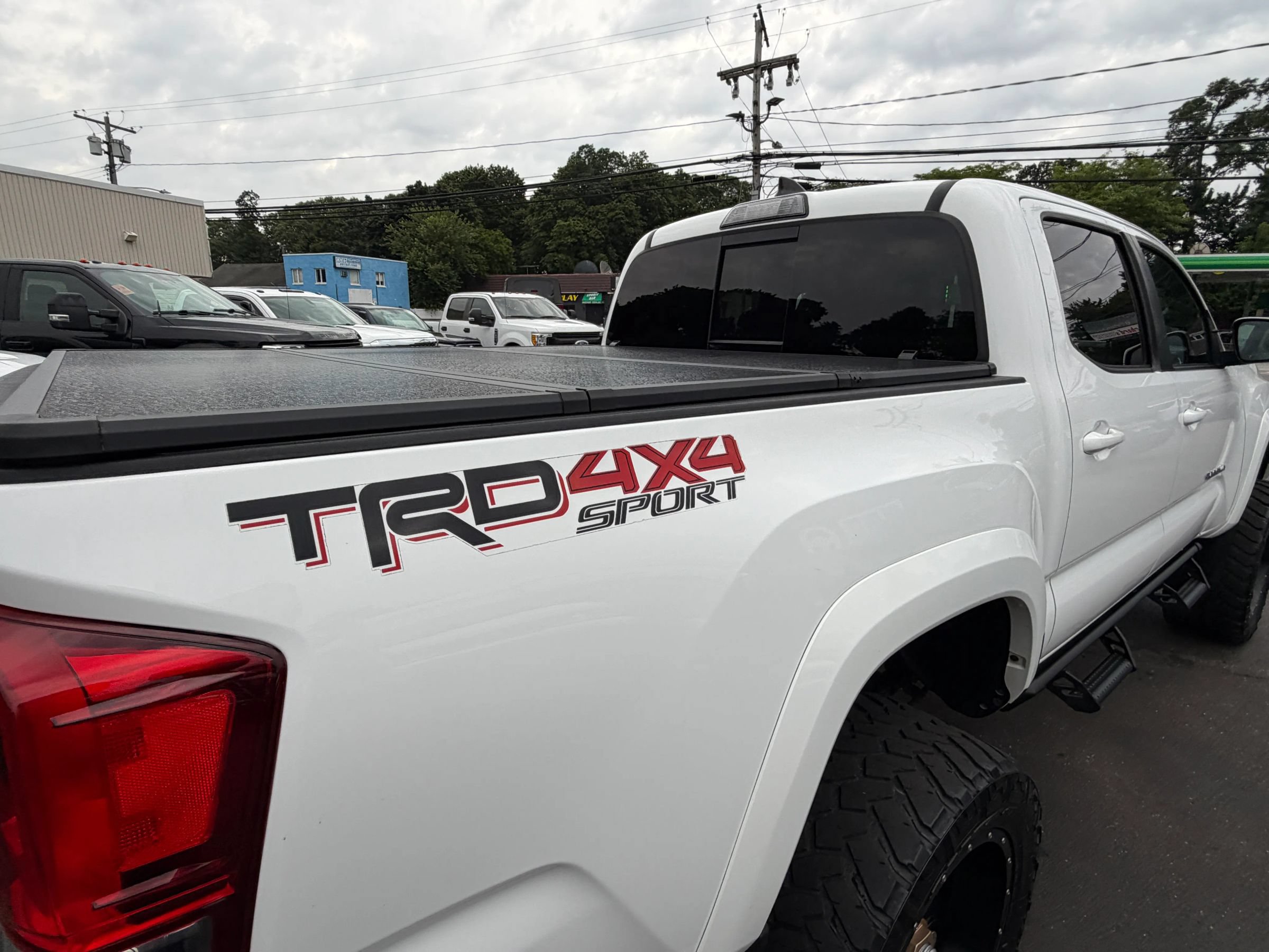 Used 2017 Toyota Tacoma SR AWD/4WD image 26