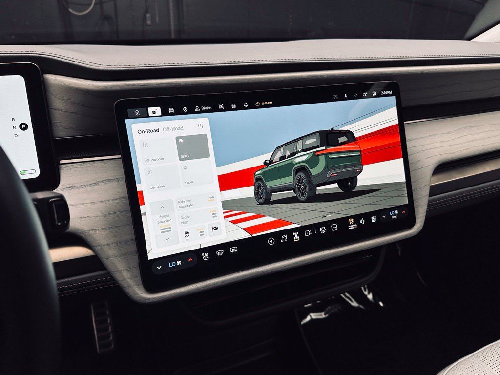 Used 2026 Rivian R1S Premium Quad AWD/4WD image 36