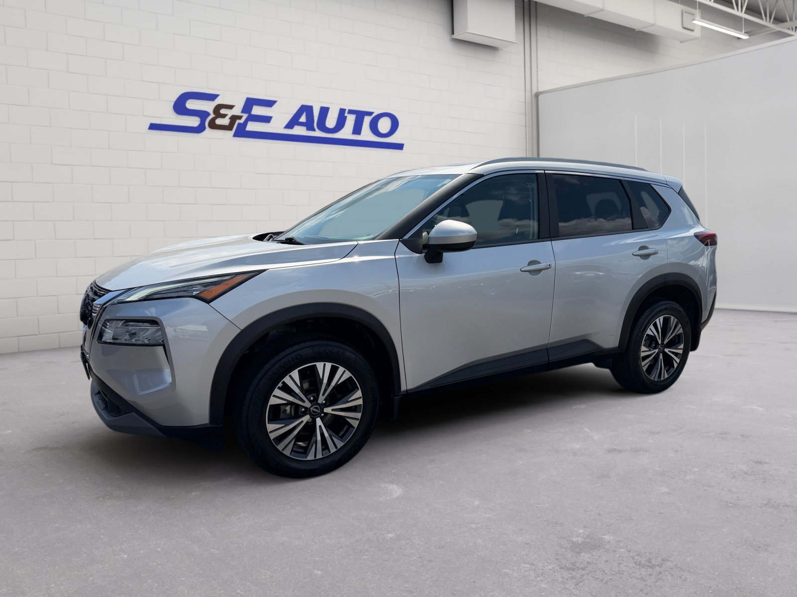 Used 2023 Nissan Rogue SV w/ SV Premium B Package AWD/4WD image 1