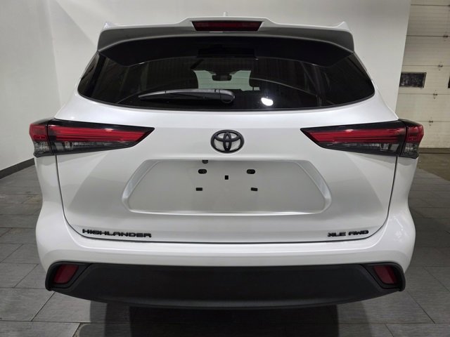 Used 2022 Toyota Highlander XLE image 4